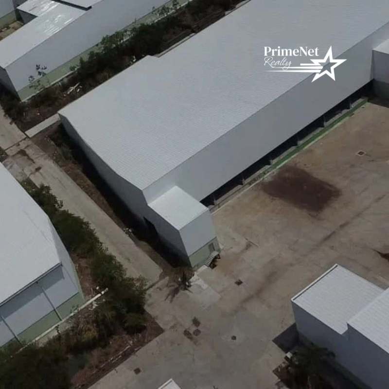 Warehouse loading bays with container truck access Tocumen Panama