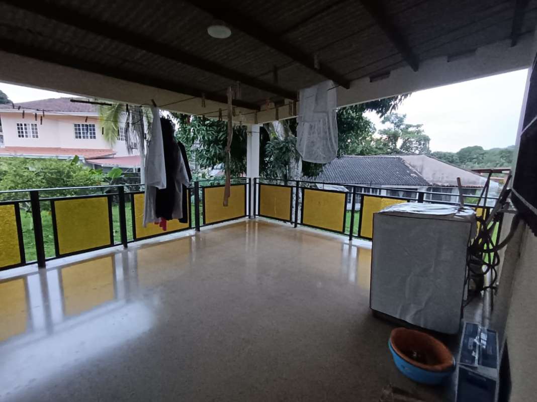 Balcony laundry area with washing machine, clothesline, covered roof and garden views house for sale Villa Zaita Panama