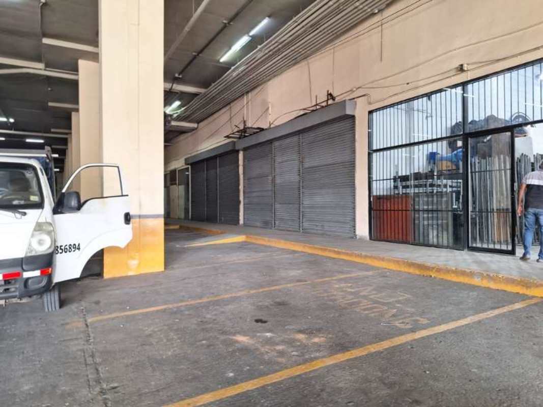 Warehouse with parking bays and shuttered entrances Victoriano Lorenzo Plaza