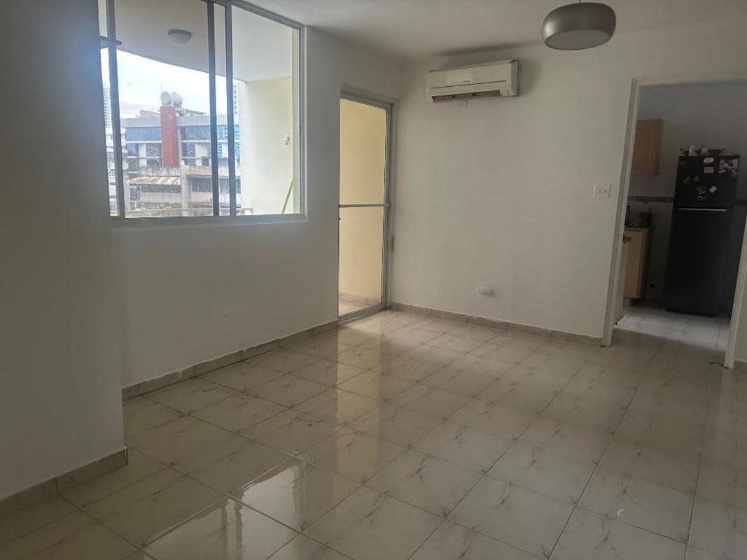 Unfurnished living room with balcony access PH Park View Panama City