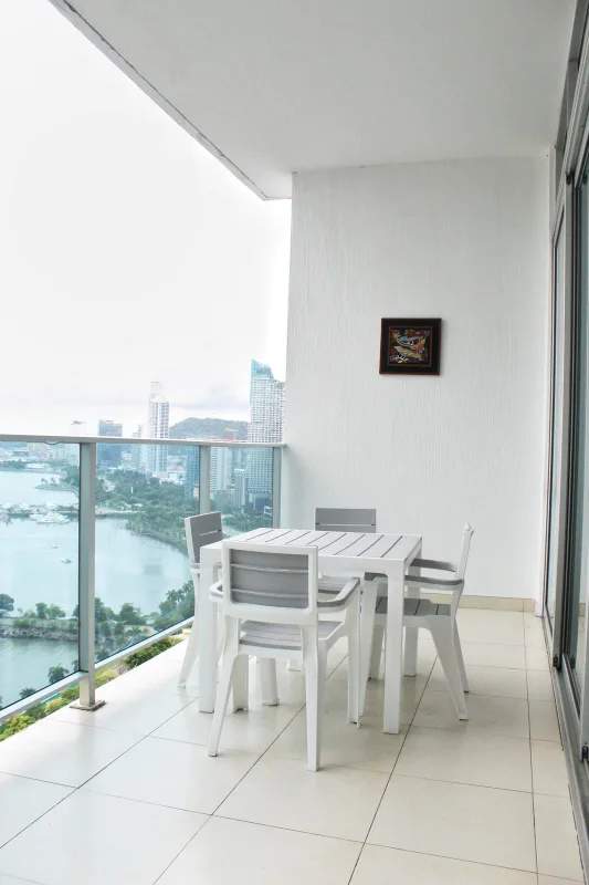 Elegant lobby with modern seating PH Water On The Bay Avenida Balboa Panama