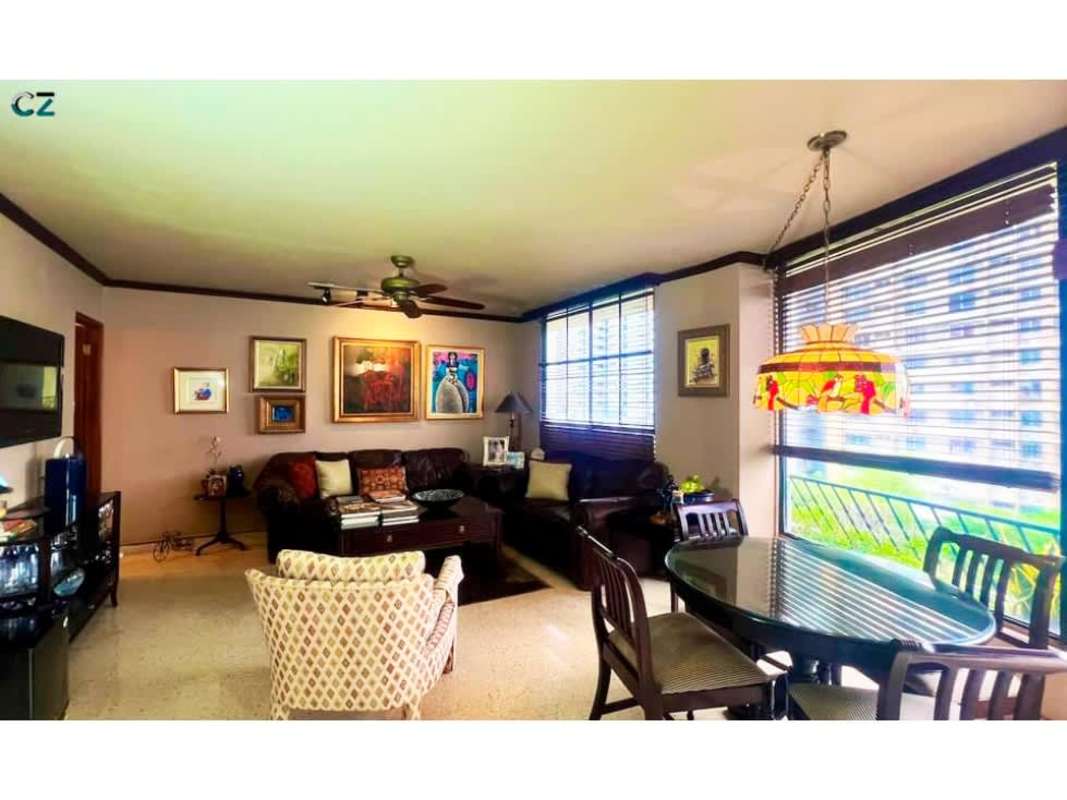 King bedroom with floor to ceiling windows, ceiling fan, city skyline view in PH Condado Vista Bella Bella Vista Panama