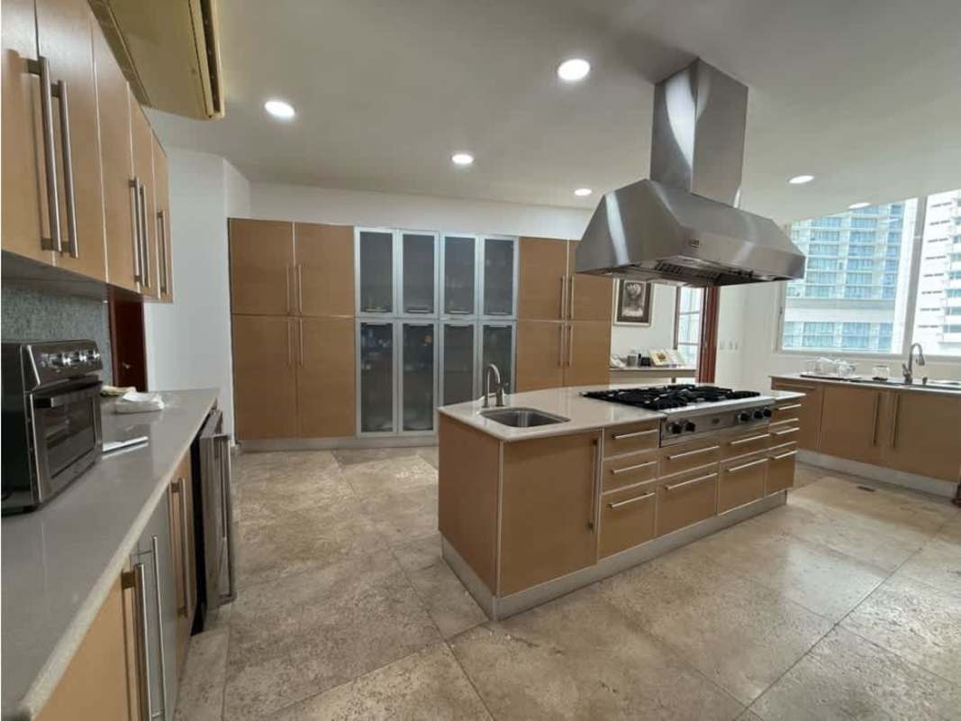 Luxury kitchen with Viking appliances, granite counters and center island PH Bahia Pacifica Punta Pacifica Panama