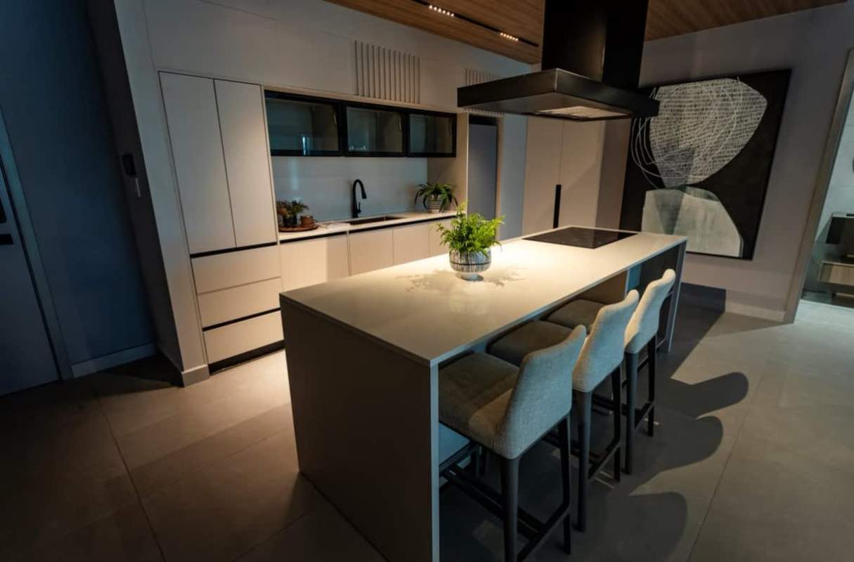 Spacious master bedroom with ensuite bathroom PH Urbana Panama City