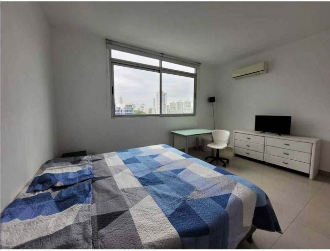 Large bedroom with city views, split AC, tile flooring, built-in wardrobe PH Astoria El Cangrejo Panama