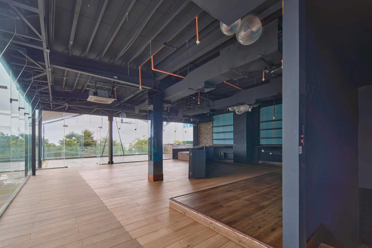 Industrial modern lobby with marble reception counter and exposed ceiling PH Balboa Boutique Panama