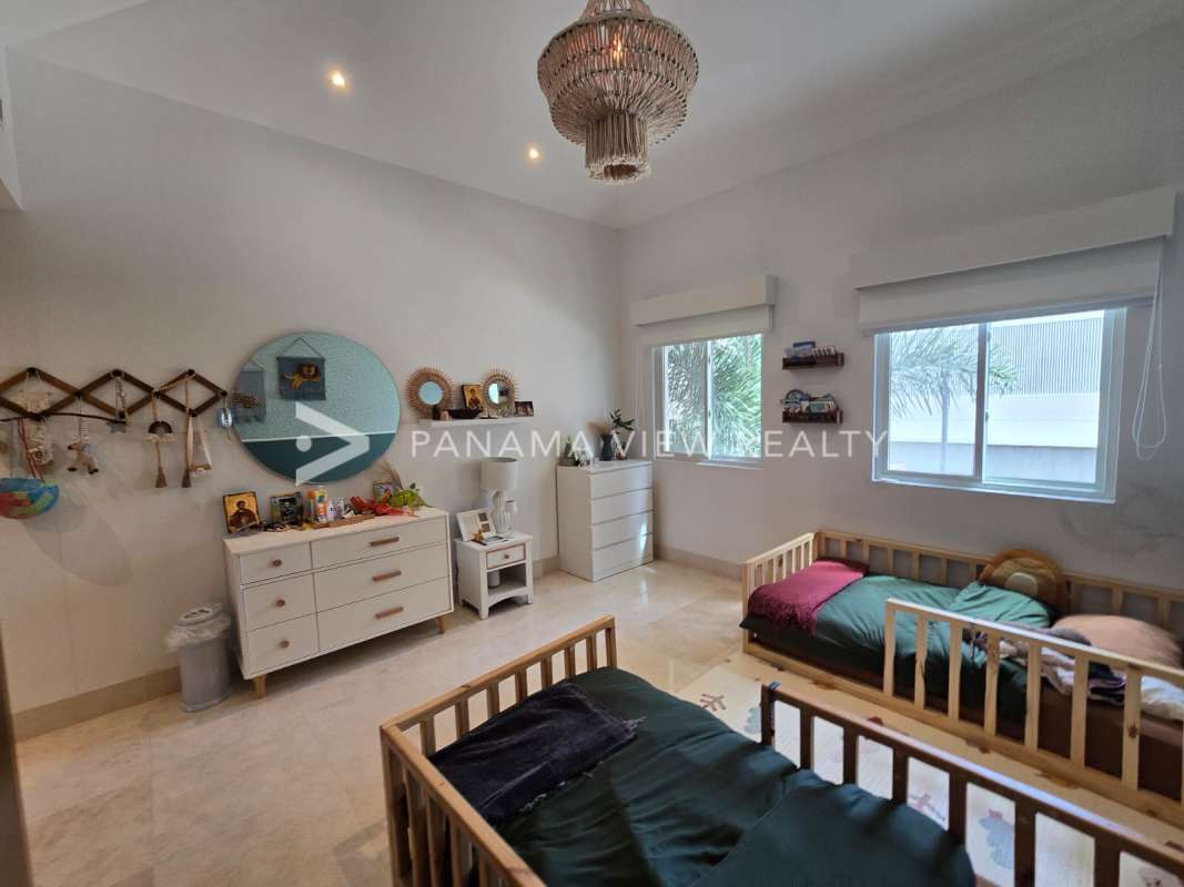 Sunny private pool with deck and landscaped garden in Crescent Lane Santa Maria Panama