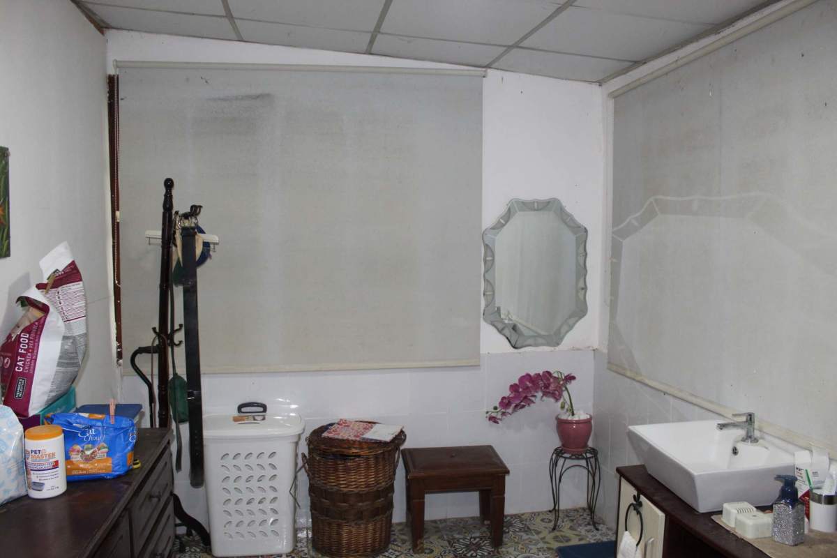 Bathroom with tile finishes, glass block shower and traditional fixtures in Cerro Azul Panama
