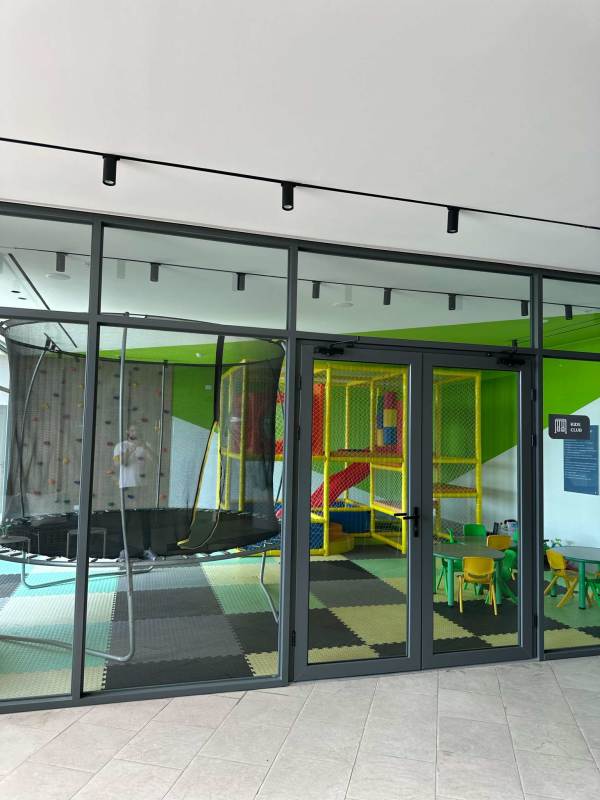 Luxury rooftop infinity pool overlooking Panama City skyline in PH Ocean House Santa Maria