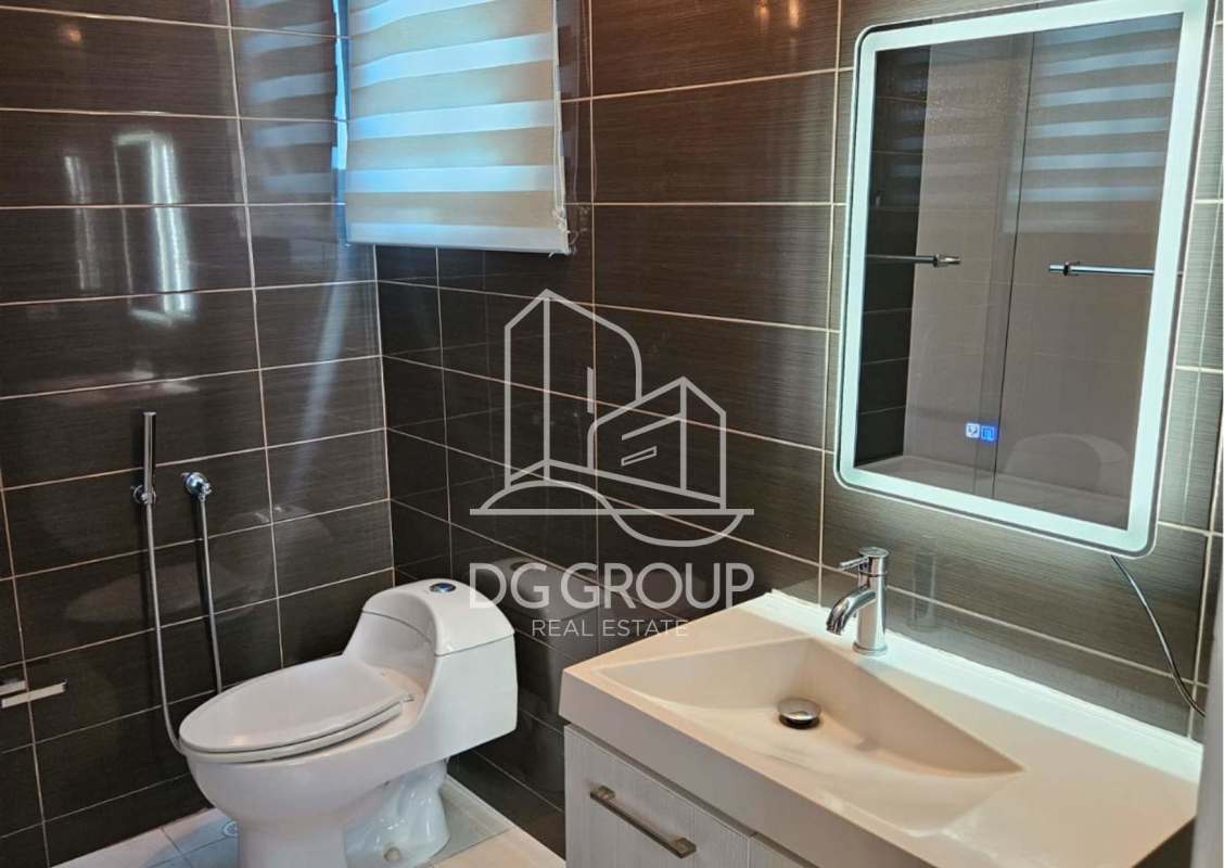 Modern bathroom with bathtub, glass partition and stylish design PH Miró Panama City