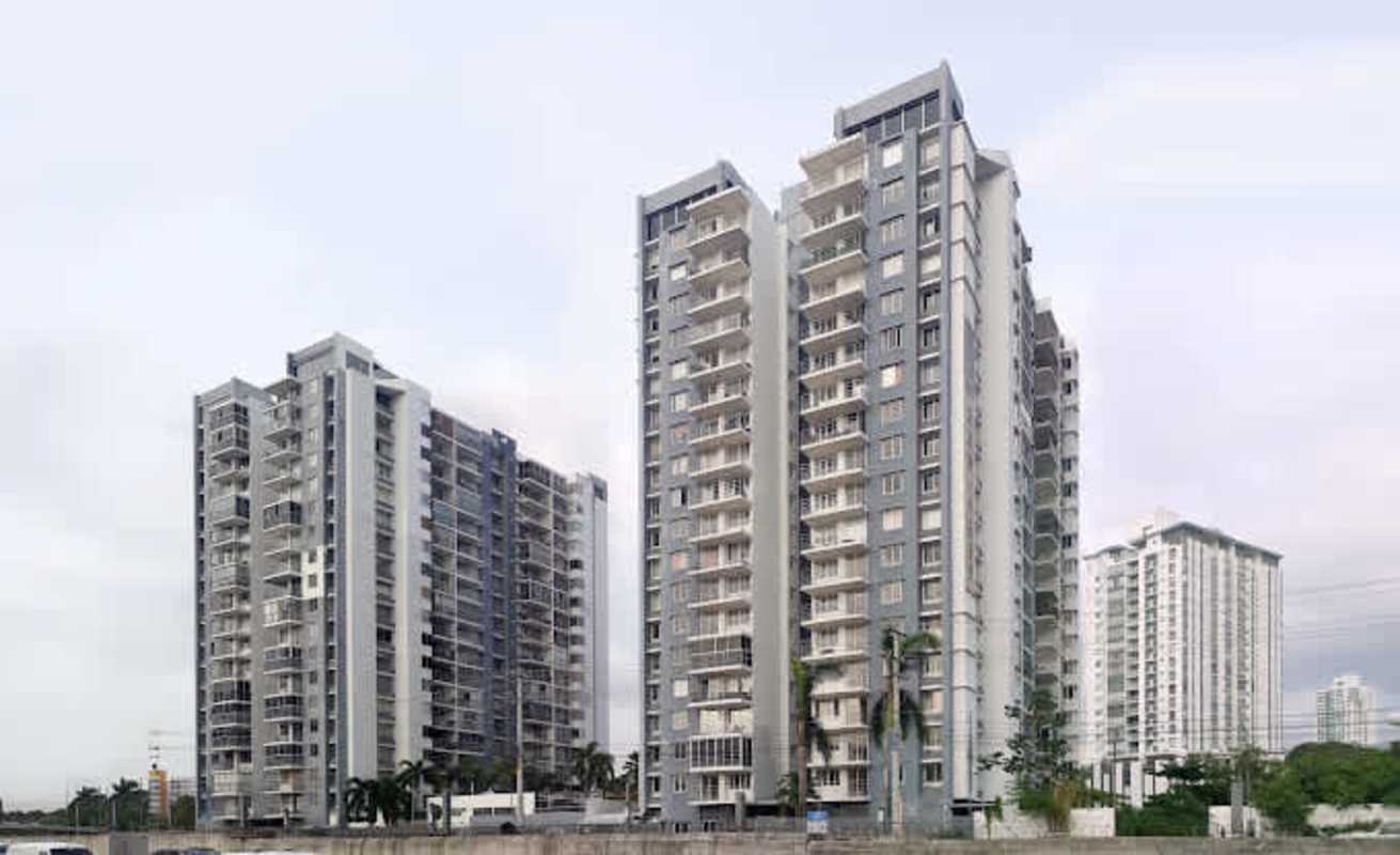 Recreational area with sports court, pool, playground at PH Cosmopolitan Towers Panama