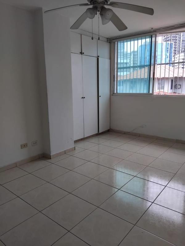 Modern tiled bathroom with walk-in shower in PH Palma Bella Vista Panama