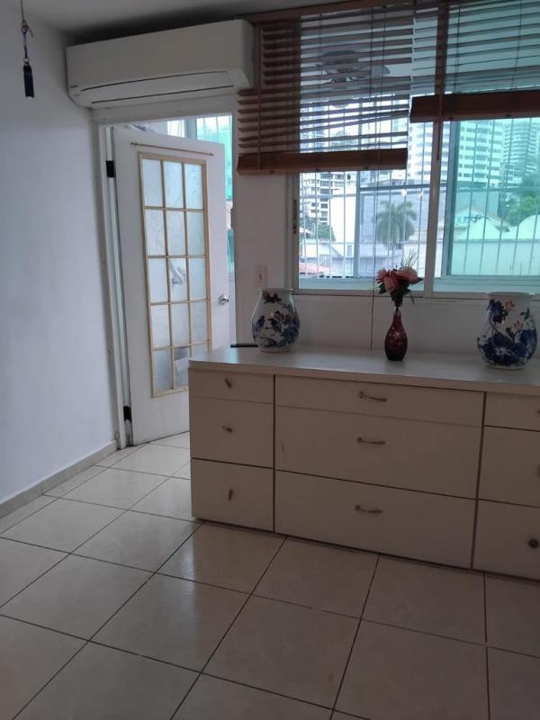 Secondary bedroom with ceramic floors, built-in closet, ceiling fan in PH Palma Panama City