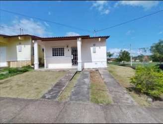 Single-story house with security bars, tiled roof, split driveway and garden Arraiján Panama