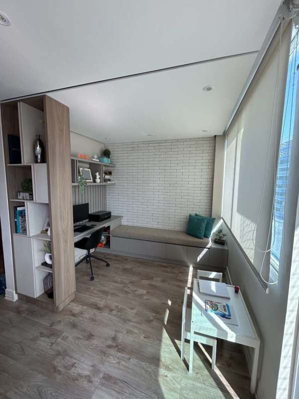 Bright home office with window, shelving, minimalist design PH Deluna Park View Panama