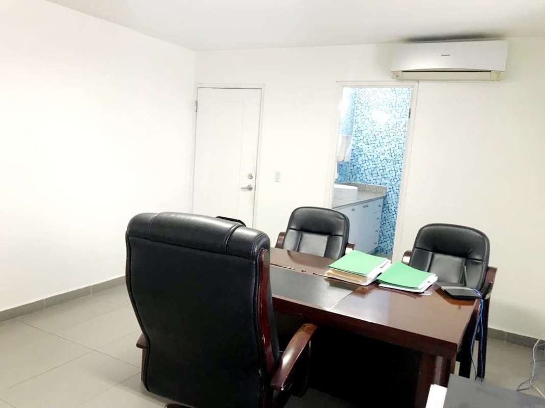 Private garden and tiled patio in duplex house with yard Obarrio Panama