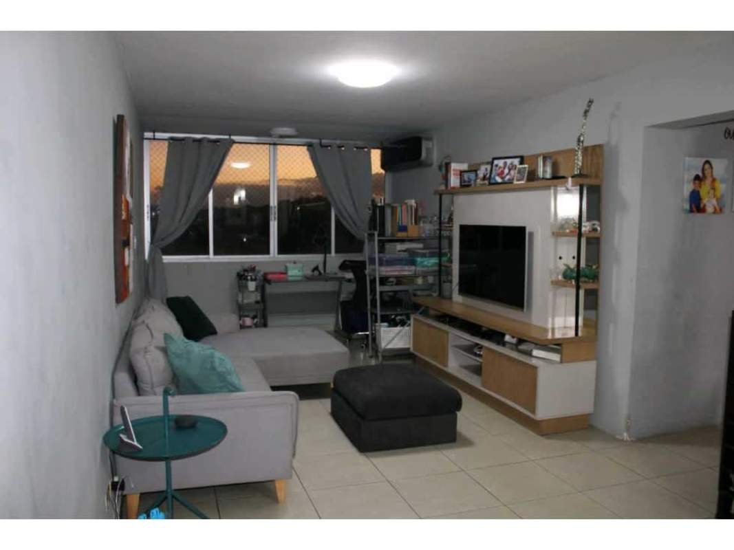 Bedroom with bunk bed setup and AC in PH Victory Tower Panama City