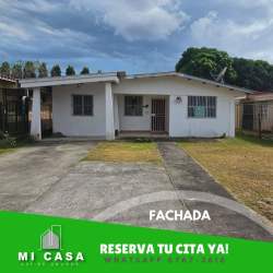 Single-story house with front porch and parking Penonomé Coclé Panama