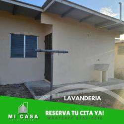 Laundry zone outside with concrete sink and drying rod in Penonomé house