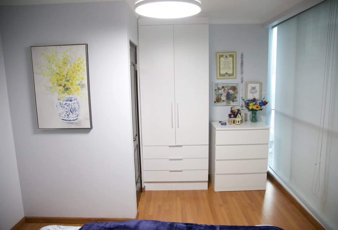 Contemporary bathroom with granite vanity and glass shower PH Pacific Sun Panama City