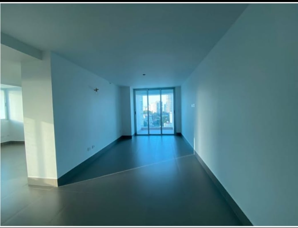 Bright bedroom with large window, built-in closet city view PH Altamira