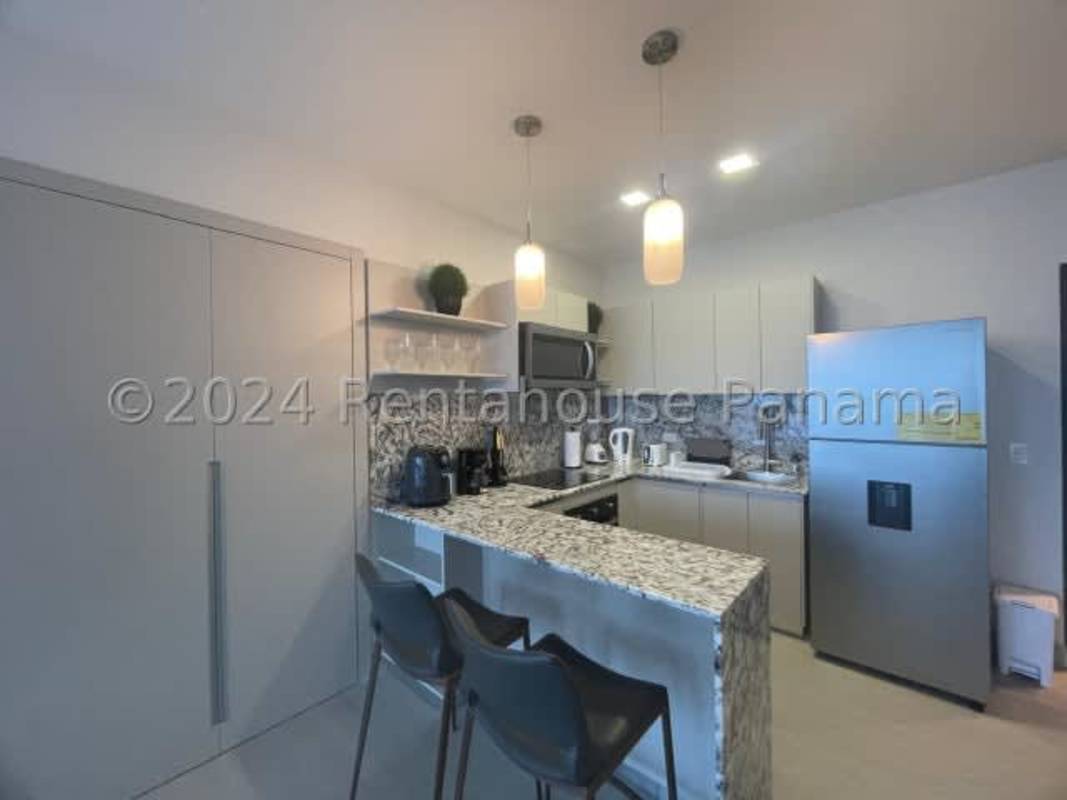 Bedroom with panoramic windows and city view PH Arcadia Costa del Este