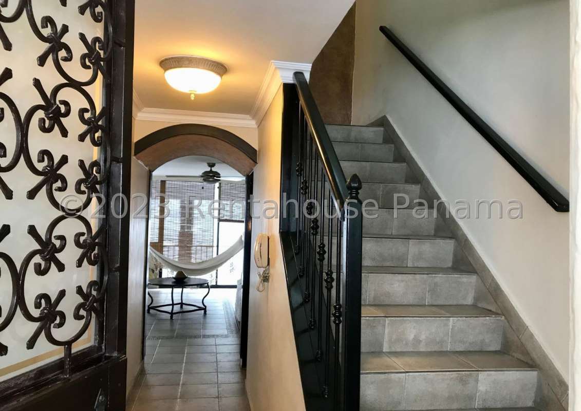 Dining room area with natural light adjacent to living space and balcony in Obarrio apartment
