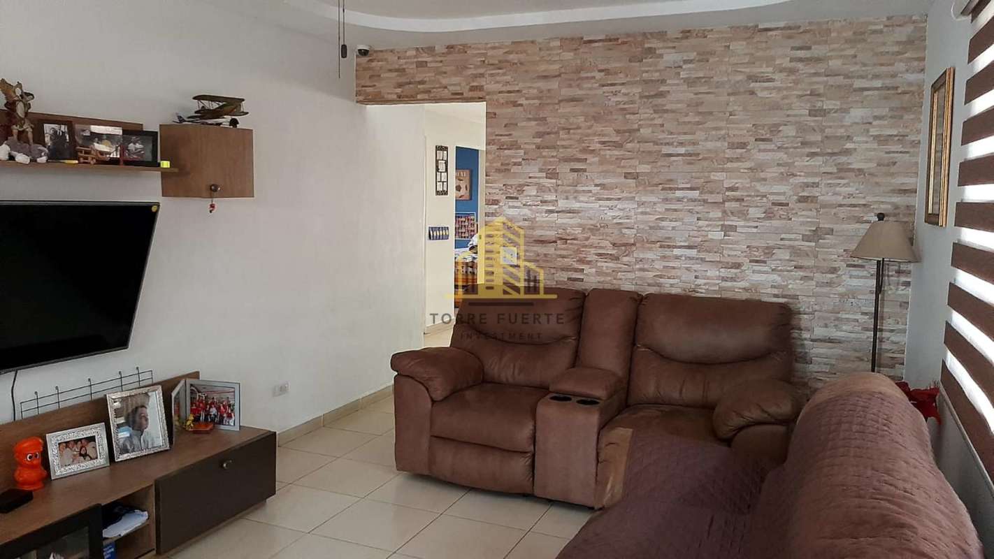 Children's bedroom or home office with wardrobes in Villa Lucre Panama