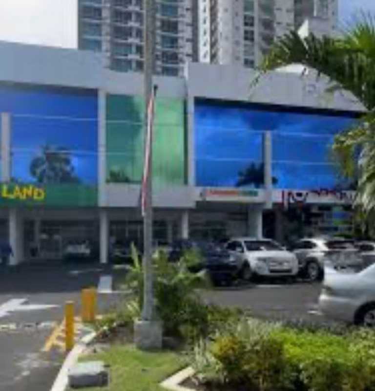 Mixed retail and office space in Mi Condado Plaza Condado del Rey Panama
