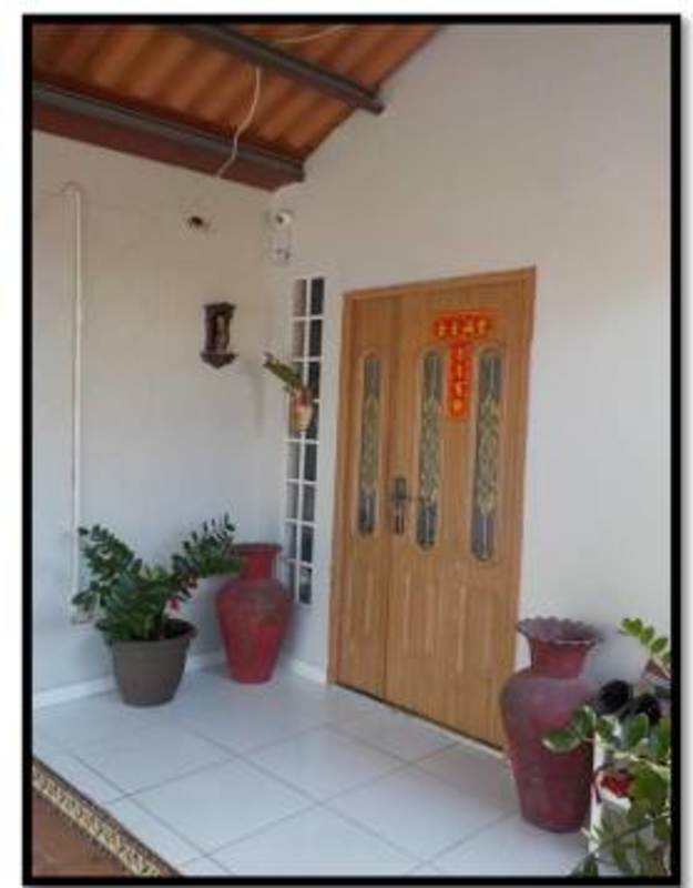 Exterior gated house with stone detail and electric garage doors in Altos de La Castellana Panama