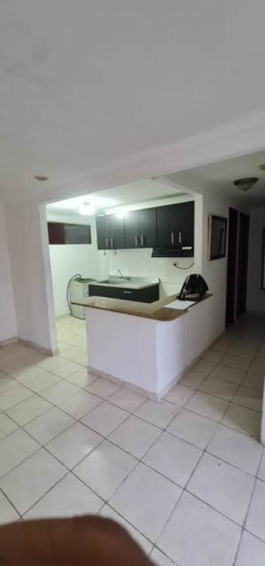 Affordable apartment kitchen with breakfast bar and tile flooring in Río Abajo Panama
