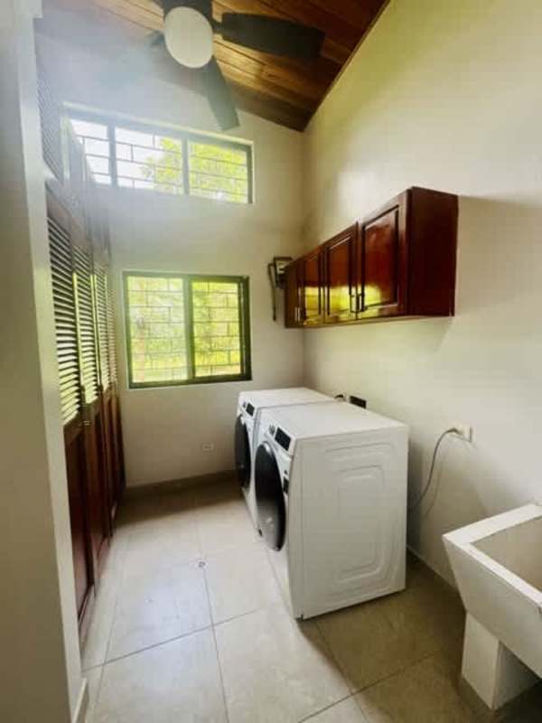 Master bedroom with walk-in closet and ensuite bathroom in family home Clayton Panama rental