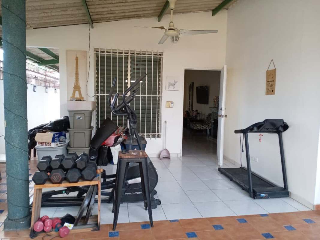 Kitchen with modern cabinetry, refrigerator, blinds, porcelain floors Panama