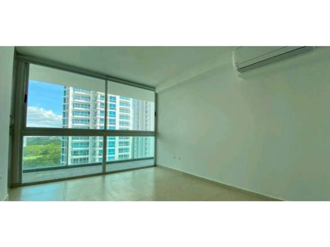 Bedroom with floor-to-ceiling windows overlooking ocean and skyline in PH Lumiere Costa del Este