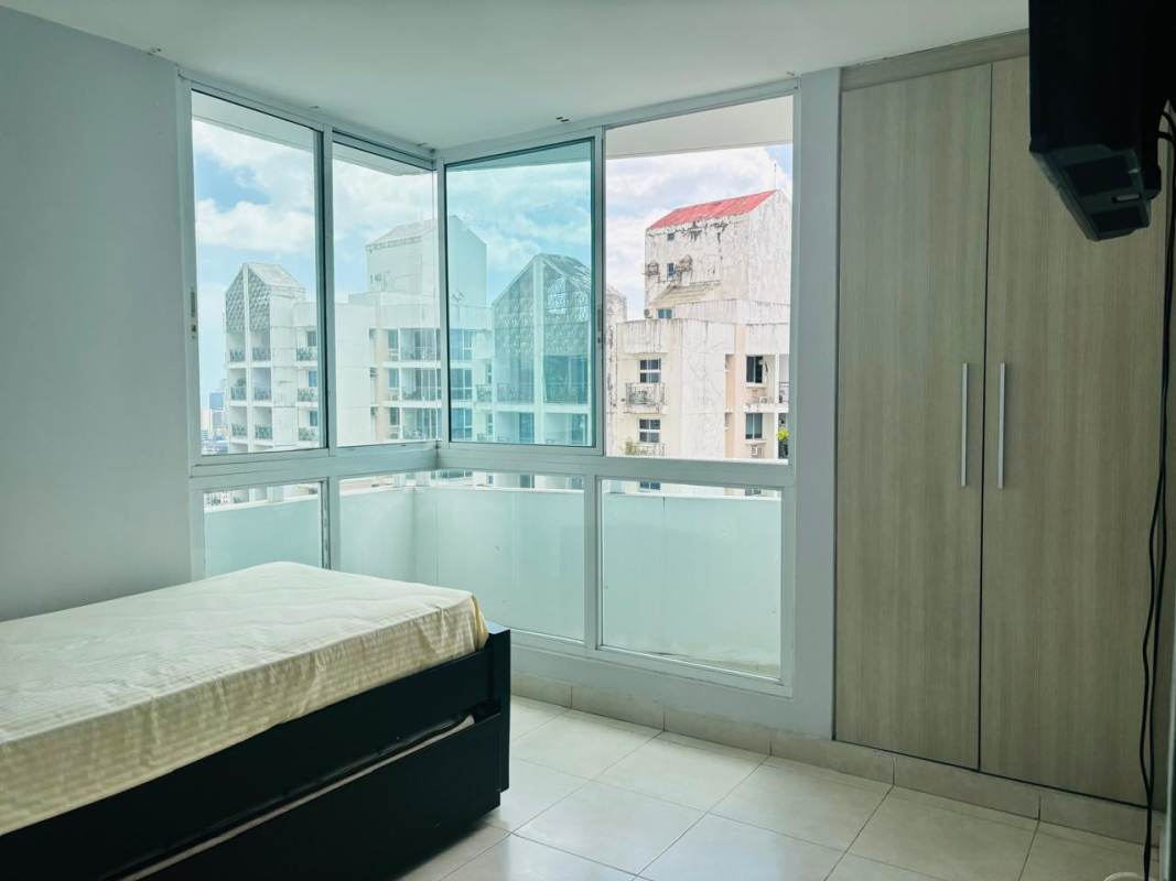 Spacious living dining with city views, balcony access in Edison Park Panama