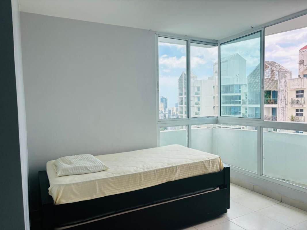 Equipped kitchen with granite countertops at PH El Mare 500 Edison Park Panama