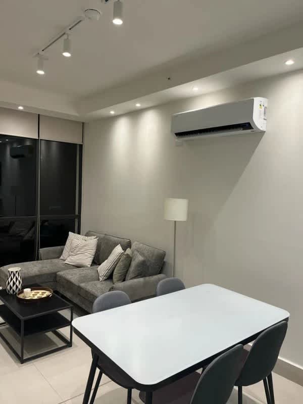 Infinity rooftop pool overlooking Panama City skyline at PH Coco del Mar for rent