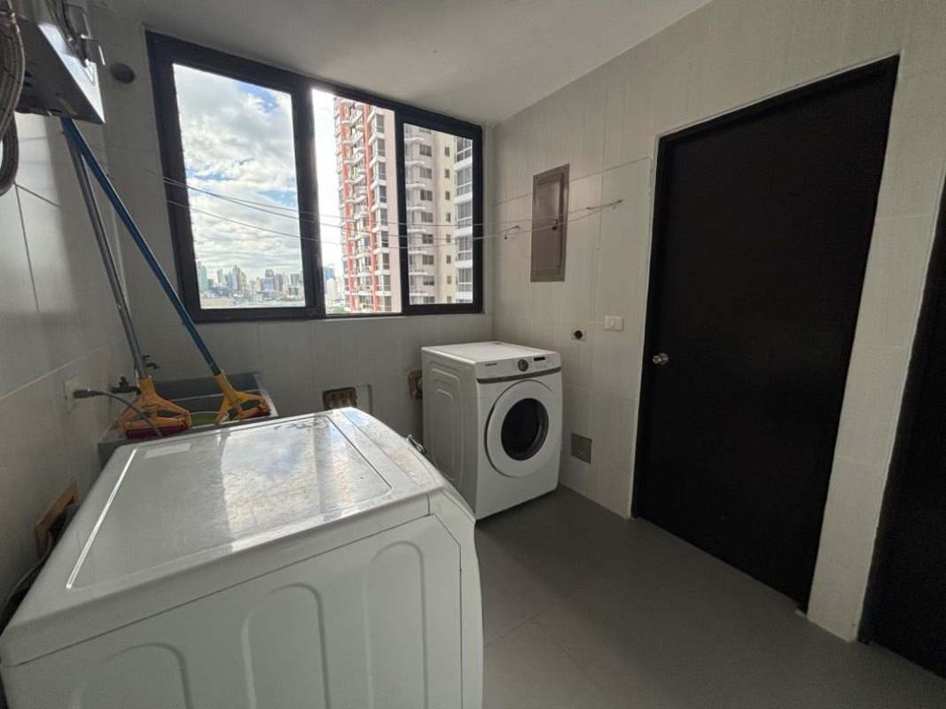 Laundry room with washer, dryer, storage, city view window at PH Yacht Club Tower Panama