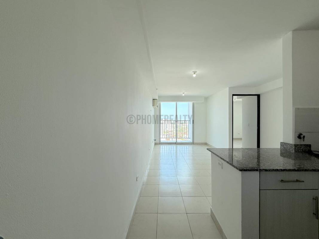 Bright bedroom with ensuite bathroom and closet in PH Parque Lefevre Panama City