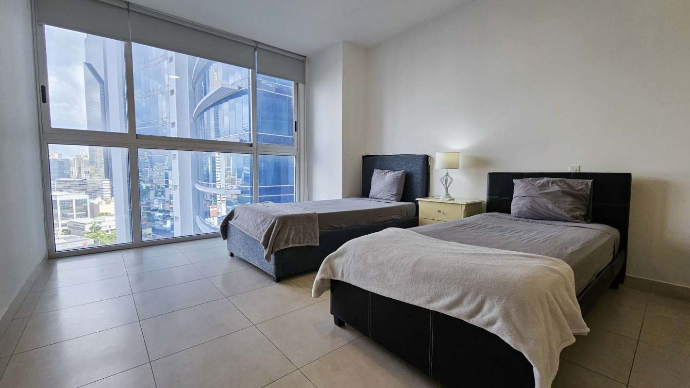 Kitchen with granite countertops and appliances PH Waters Avenida Balboa Panama