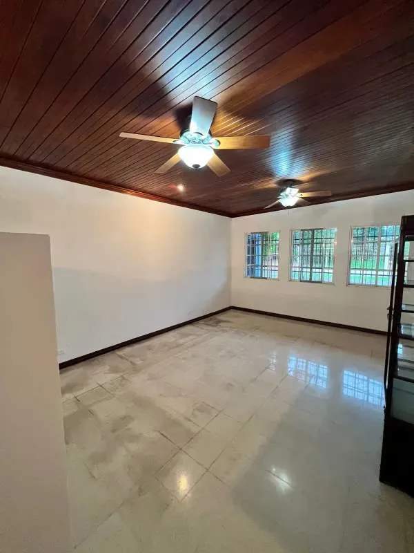 Single-story house with covered garage, front yard and garden in San Francisco Panama