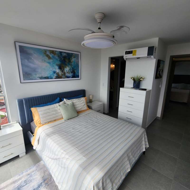 Guest bedroom with window and AC PH Park Square Via España Panama City