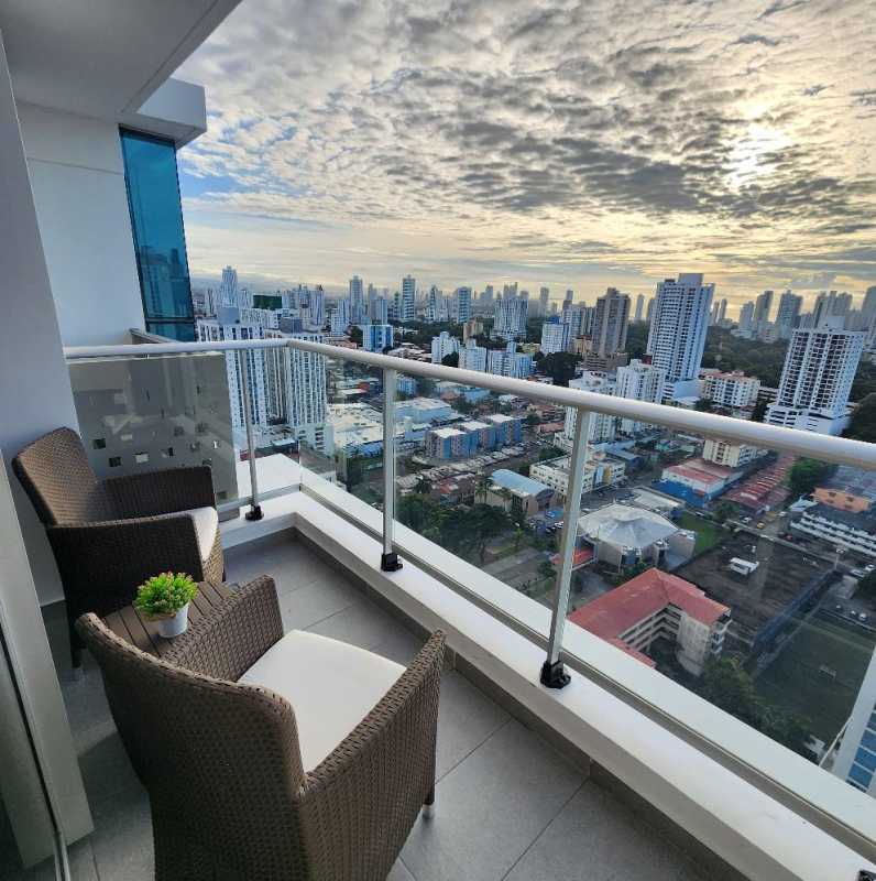 Kitchen with stainless steel appliances, breakfast bar in PH Park Square Via España Panama