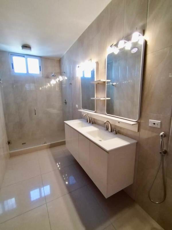 Luxury triple-level swimming pool with sun deck PH Top Tower Costa del Este Panama