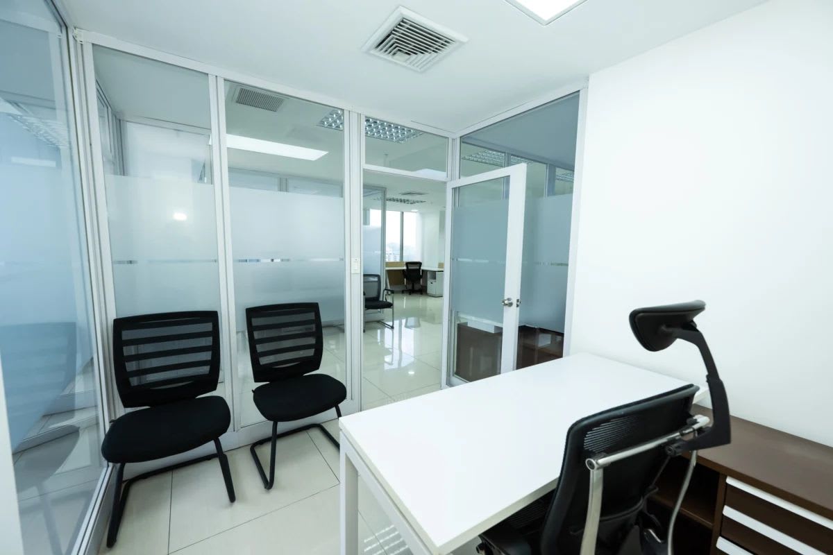Shared modular workspace with glass walls in luxury office tower Avenue Balboa Panama
