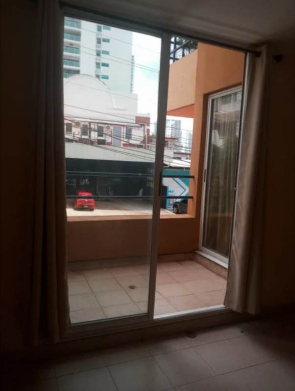 Laundry room with hookups and window PH Terrazas de San Francisco Panama