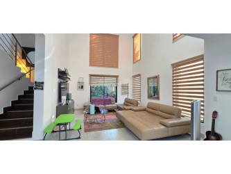 Children’s bedroom with twin beds bright windows AC Nativa Panama Pacifico rent