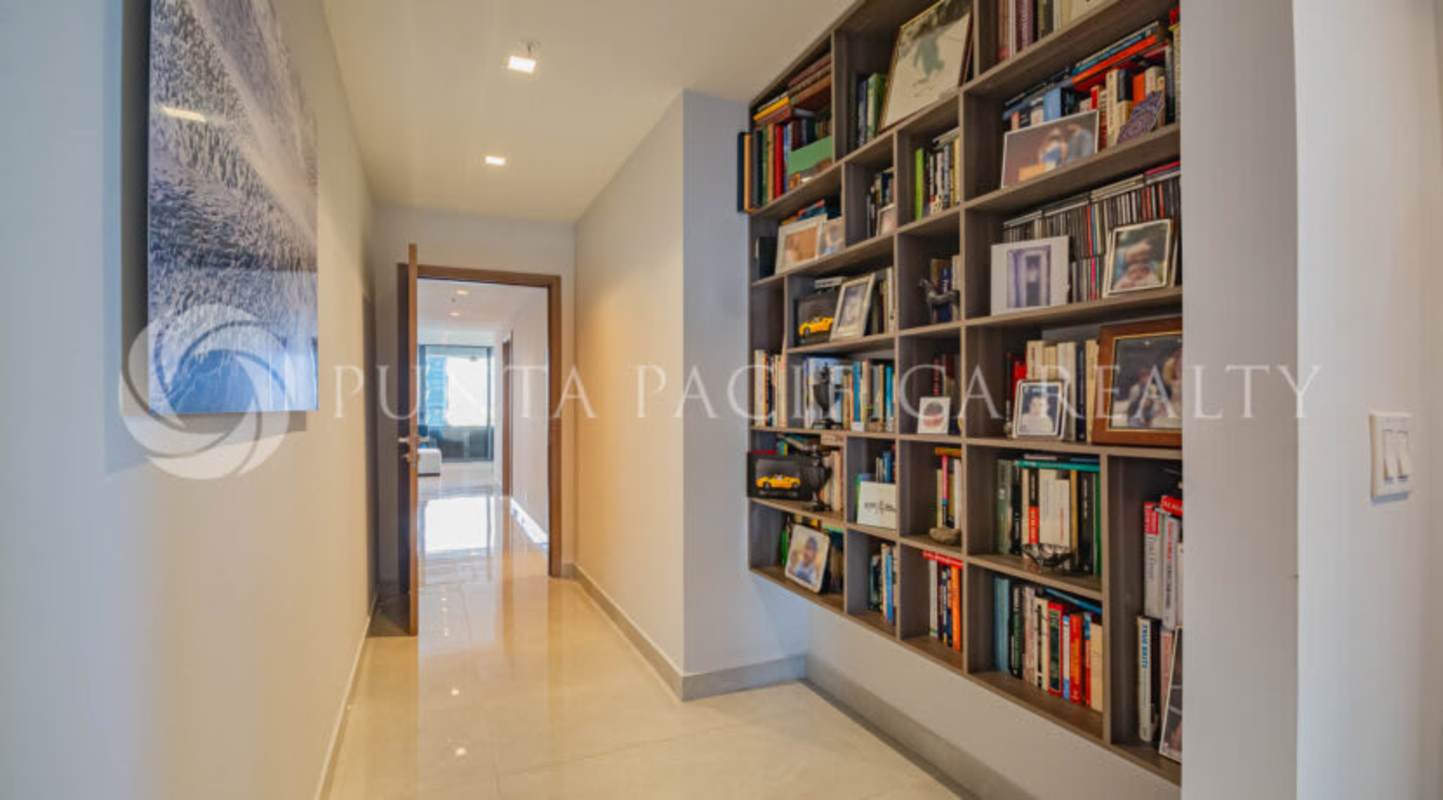 Modern bathroom with glass shower enclosure PH Prestige Bella Vista Panama