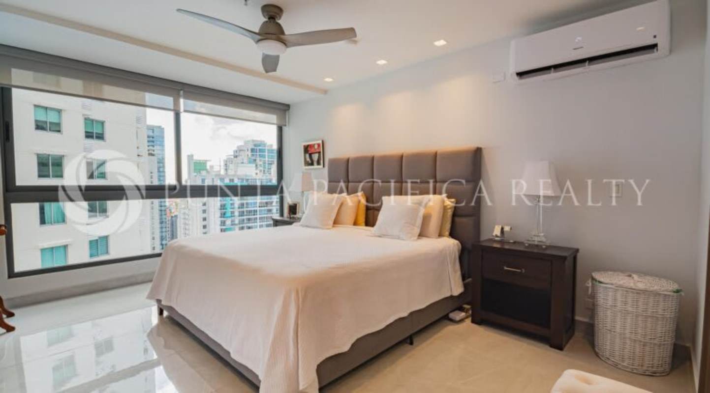 Panoramic ocean views from living room with full windows PH Prestige Panama City