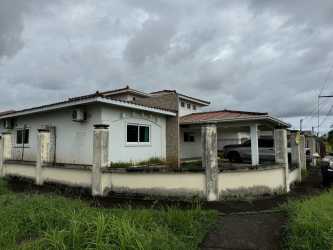 Spacious open living area with tile floors and natural lighting at Residencial Coquitos Hills home in David, Panama
